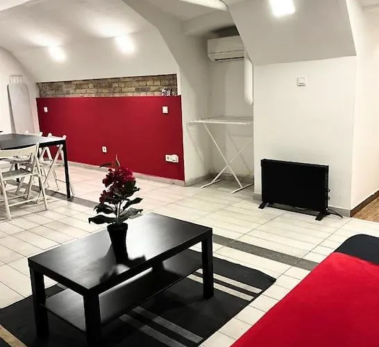 Stag & Party Travelers Flat